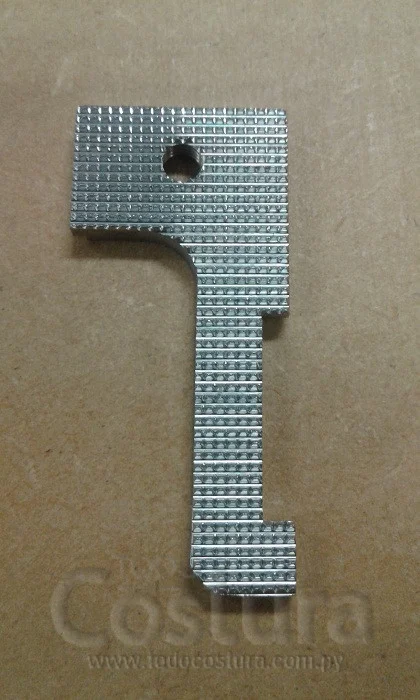 PRENSATELA (VERTICAL - DERECHO - 3MM) ATRACADORA BROTHER KE430F
