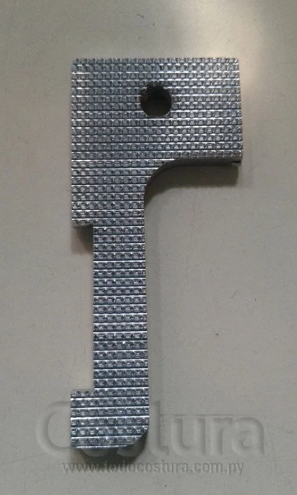 PRENSATELA (VERTICAL - IZQUIERDO - 3MM) ATRACADORA BROTHER KE430F