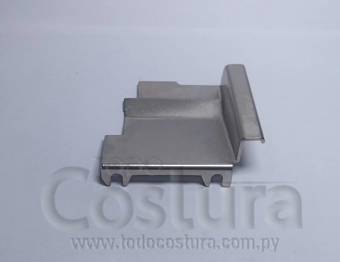 CHAPA DE TAPA FRONTAL OVERLOCK SIRUBA 700K