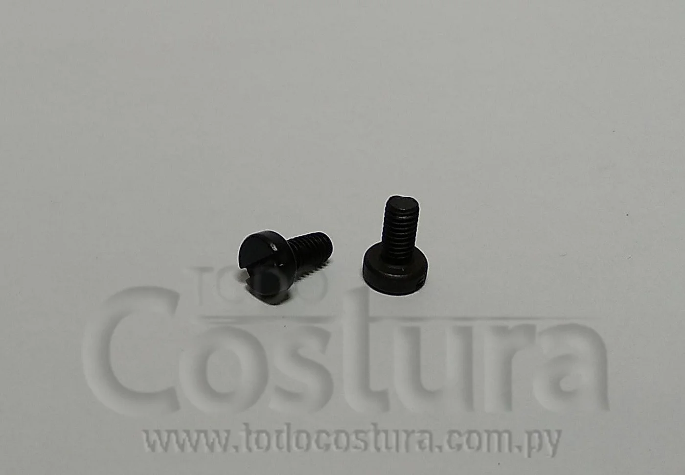 TORNILLO TRASERO DEL DIENTE SIRUBA 700K