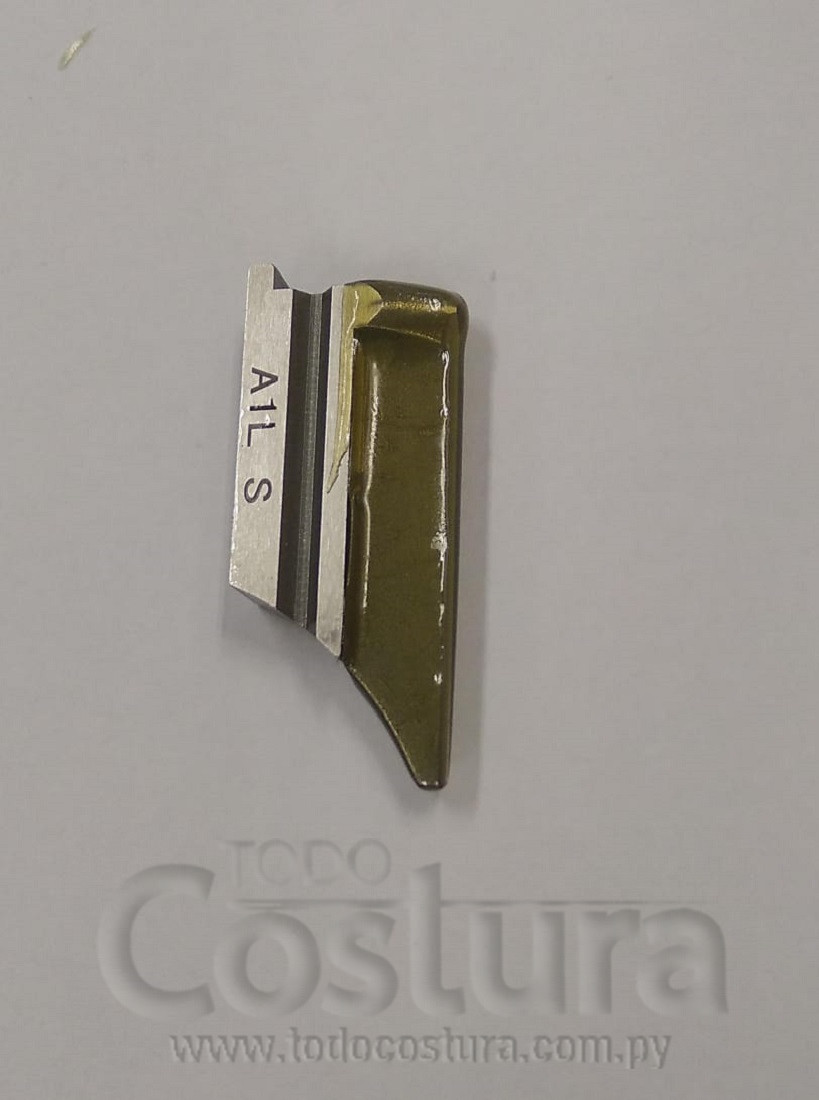 CUCHILLA DE MARTILLO (LARGO:50MM - 2,1 X 3,2MM) OJALADORA BROTHER 9820-02