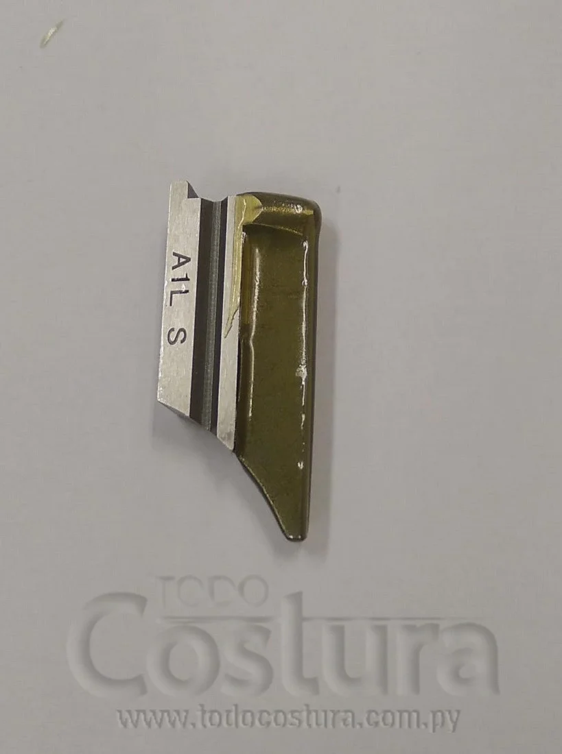 CUCHILLA DE MARTILLO (LARGO:50MM - 2,1 X 3,2MM) OJALADORA BROTHER 9820-02