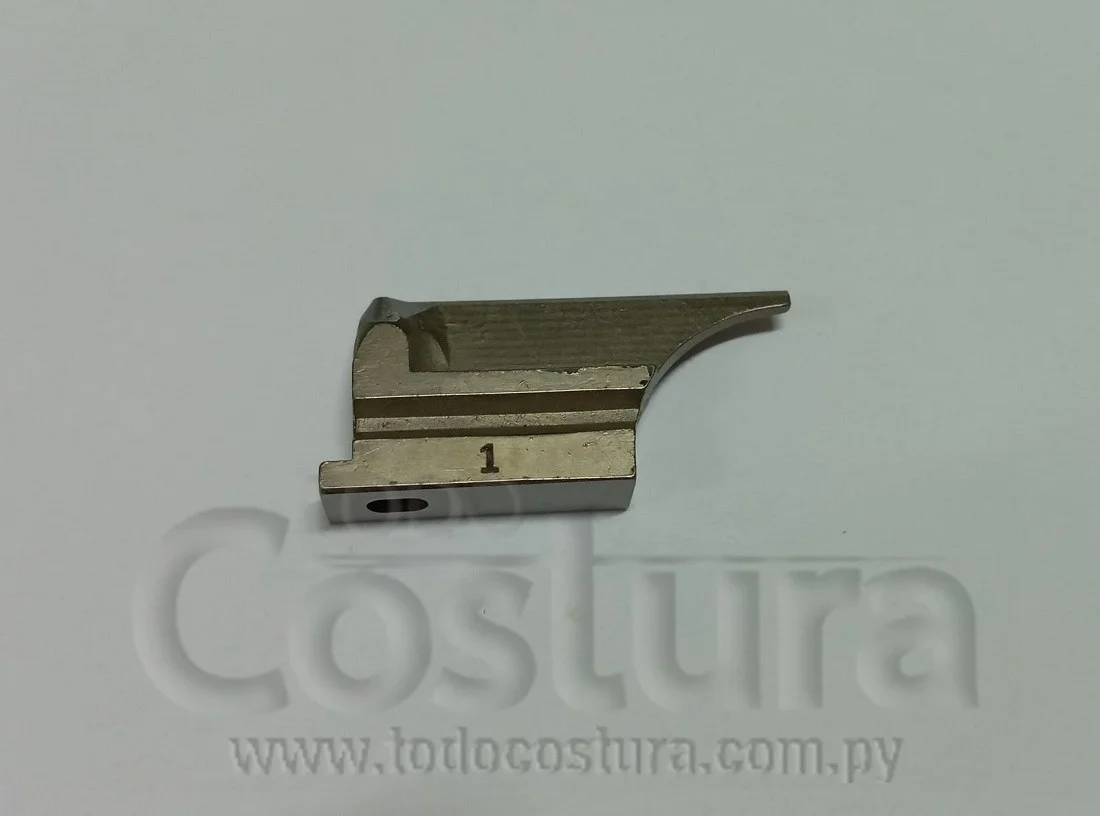 CUCHILLA DE MARTILLO (LARGO:42MM - 2,1 X 3,2MM) OJALADORA BROTHER 9820-02