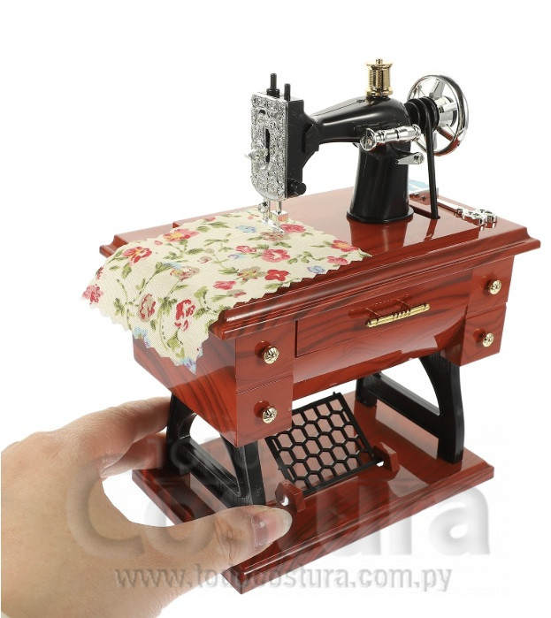 DECORACION MINI MAQUINA DE COSER (9.5 X 16.7 X 20CM)