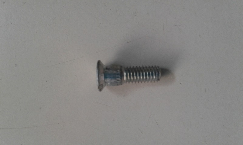 TORNILLO DE CHAPA DIENTE SINGER BELLA