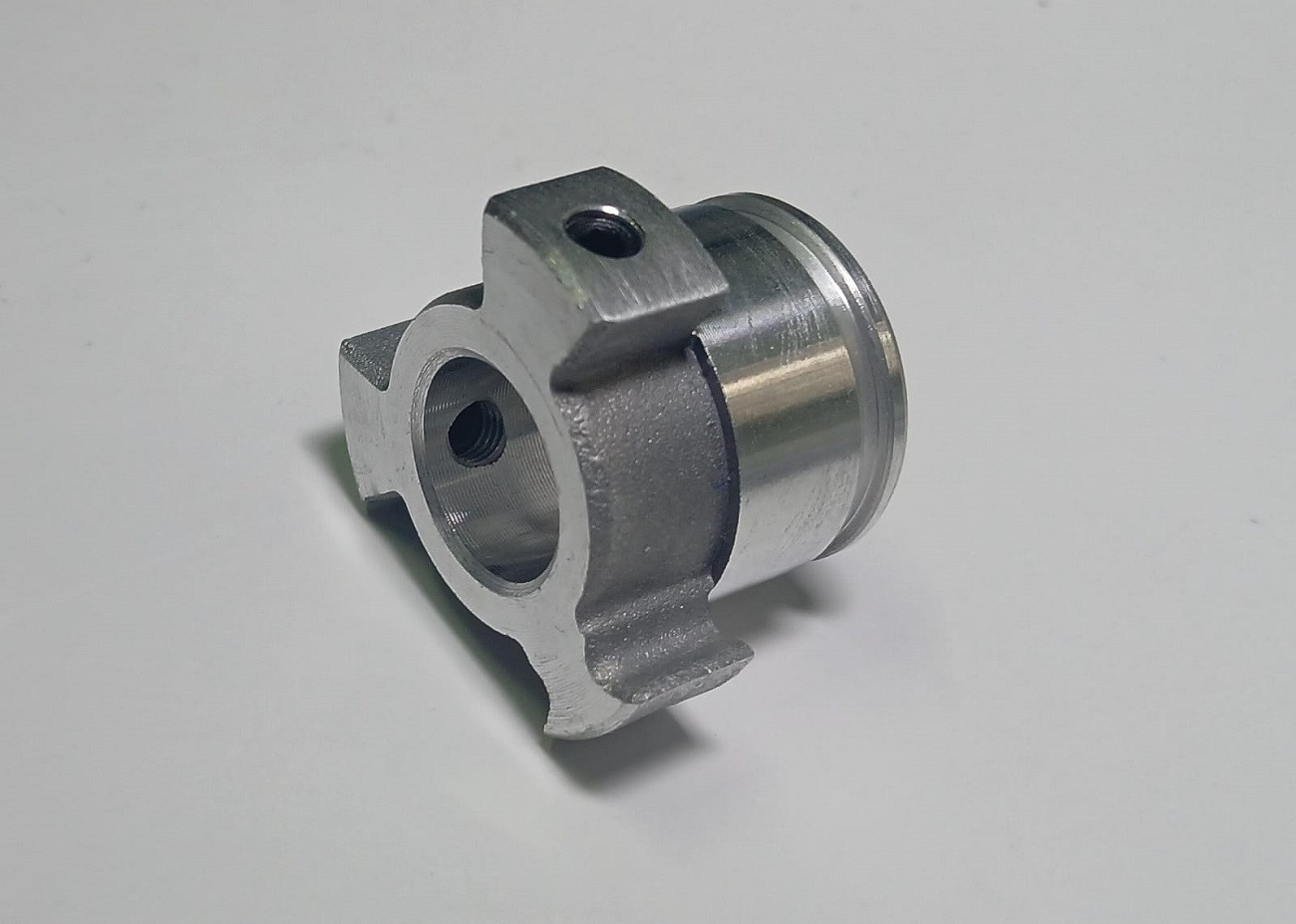 ABRAZADERA DE MOTOR DIRECT DRIVE DE KIT (CORTA HILO) ENGOMADORA SIRUBA VC008-12064P