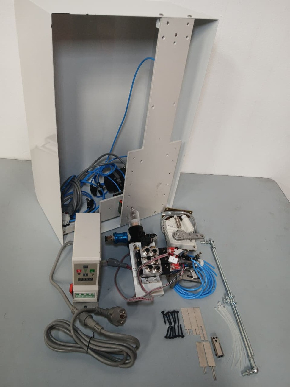 ADITAMENTO PARA DOBLAR CINTAS AUTOMATICAMENTE EN ATRACADORA ELECTRONICA